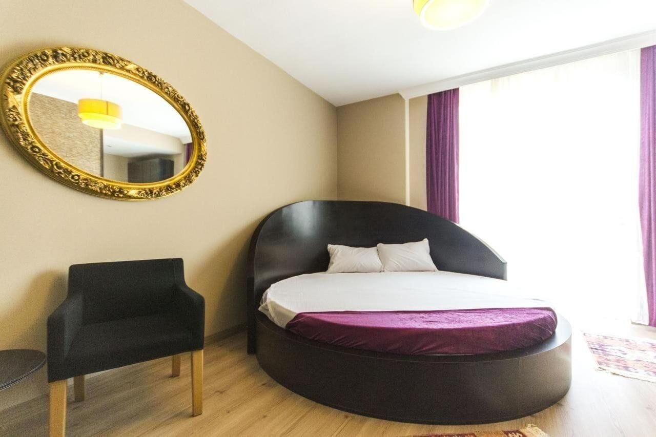 SUITE, KING BED