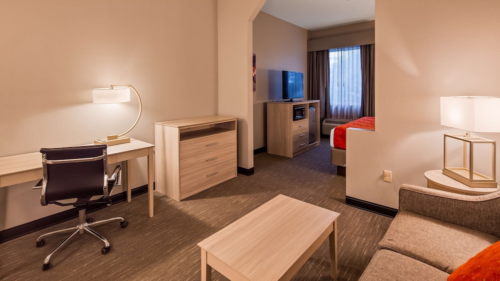 Best Western Plus New Cumberland Inn & Suites 25/35