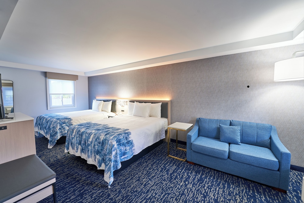 All Seasons Inn And Suites 13/26