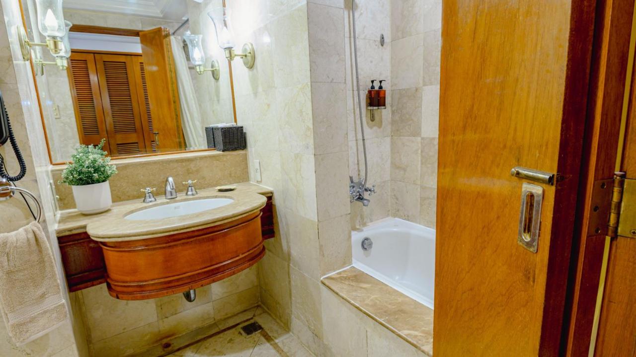MCollection - Ortigas CBD Near Business & Shopping Hubs 44/49