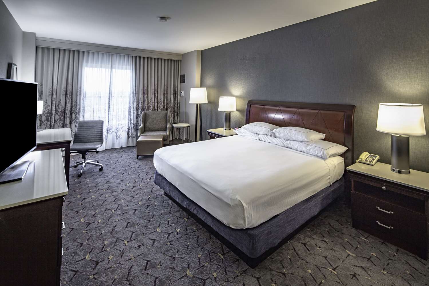Room, King Bed, Pool View