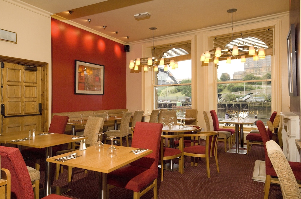 Premier Inn Newcastle City Centre (Quayside) 24/35