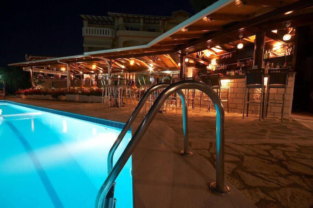 Adams Hotel 33/44