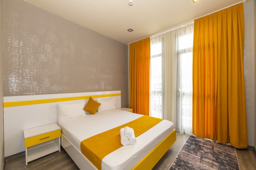 Agora Suites 19/67