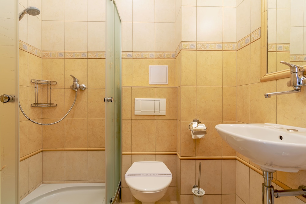 STANDARD, SINGLE, SINGLE BED, COURTYARD VIEW