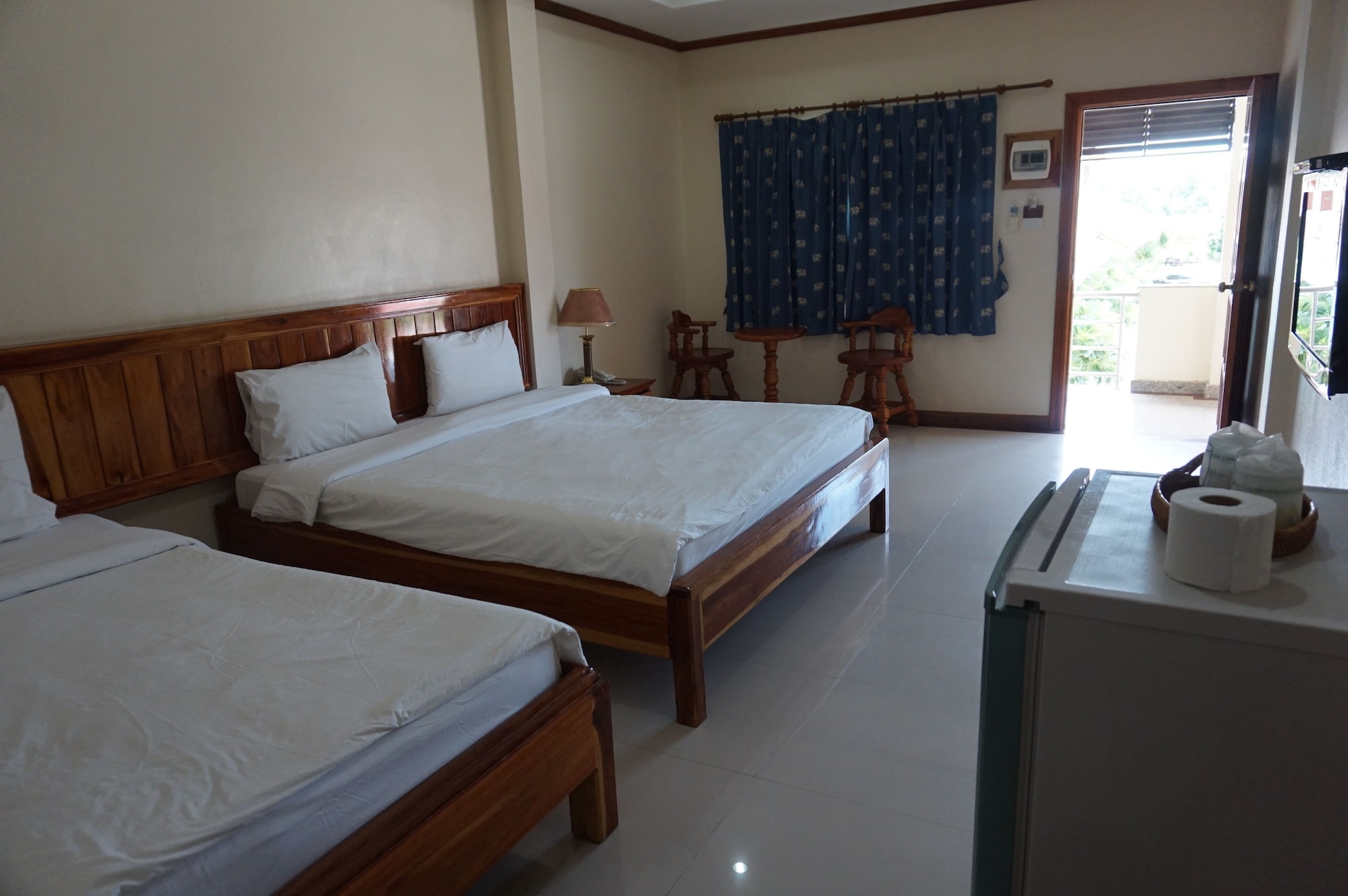 Vip, 1 Double and 1 Single Bed