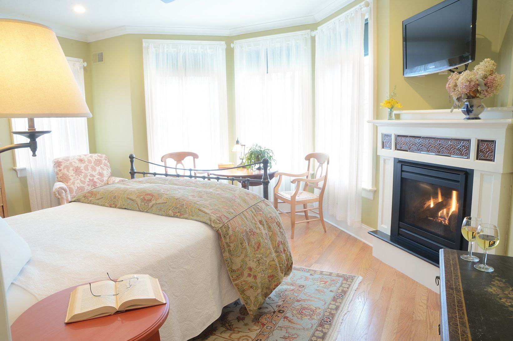 Room, Queen Bed, Convertible Double Bed