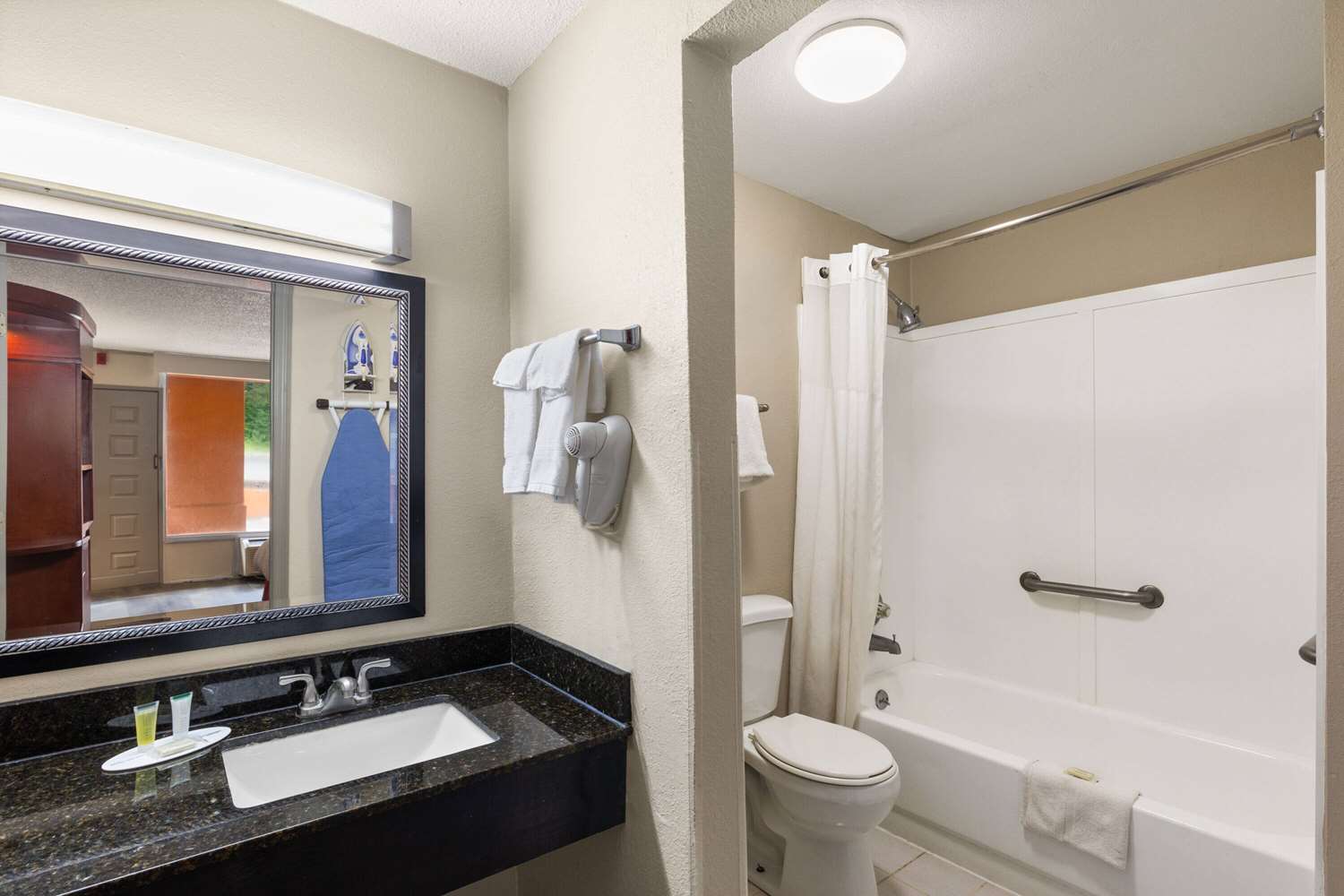 Days Inn by Wyndham Knoxville East 31/31