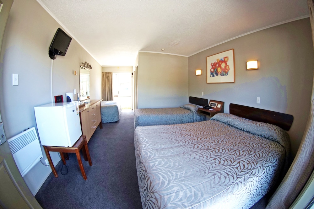 The Godley Hotel 6/50