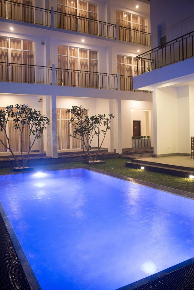 The Suite 262 4/50