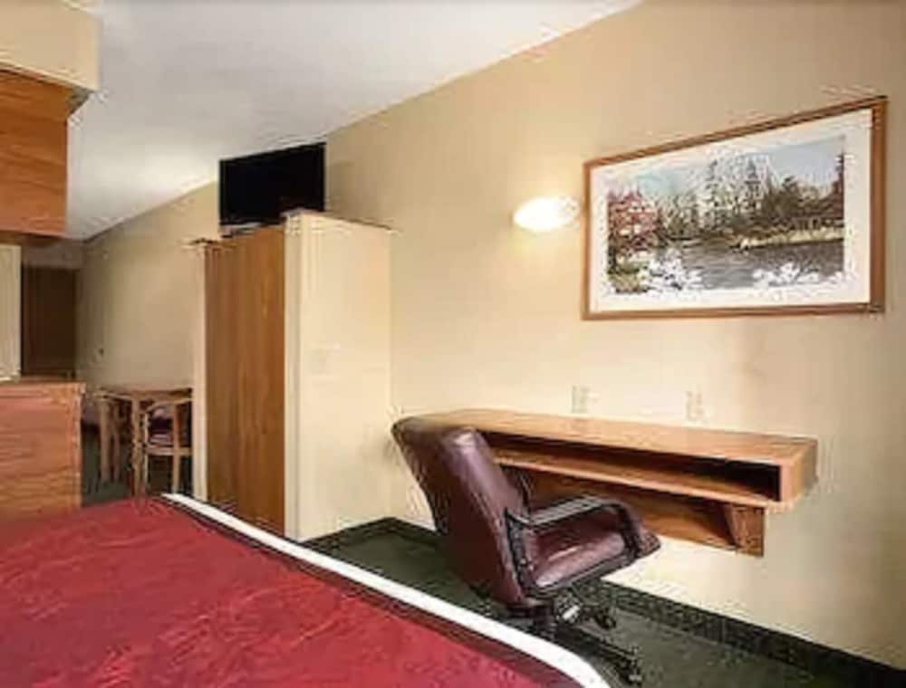 Days Inn And Suites by Wyndham Lafayette In 14/22