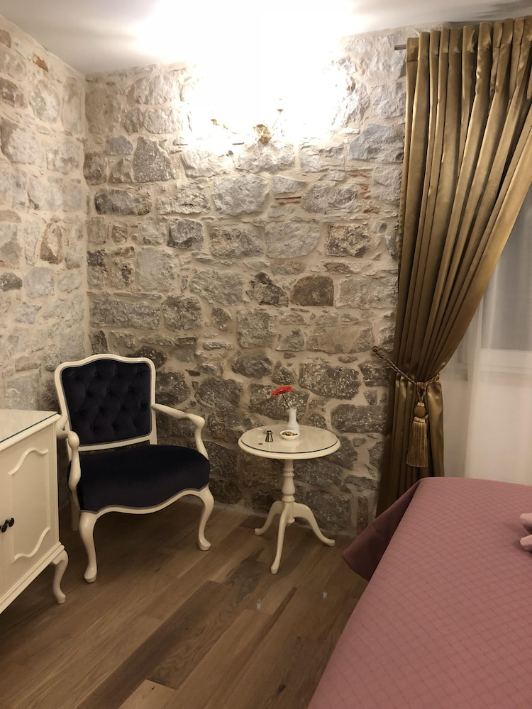 Priska Heritage Rooms 47/50