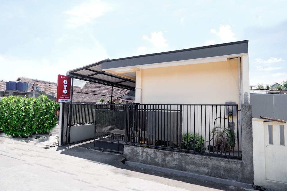 Super OYO Capital O 2258 Santana Syariah Guest House 5/41