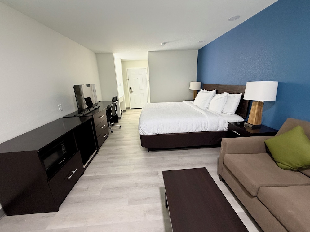 Hallmark Inn and Suites 18/30