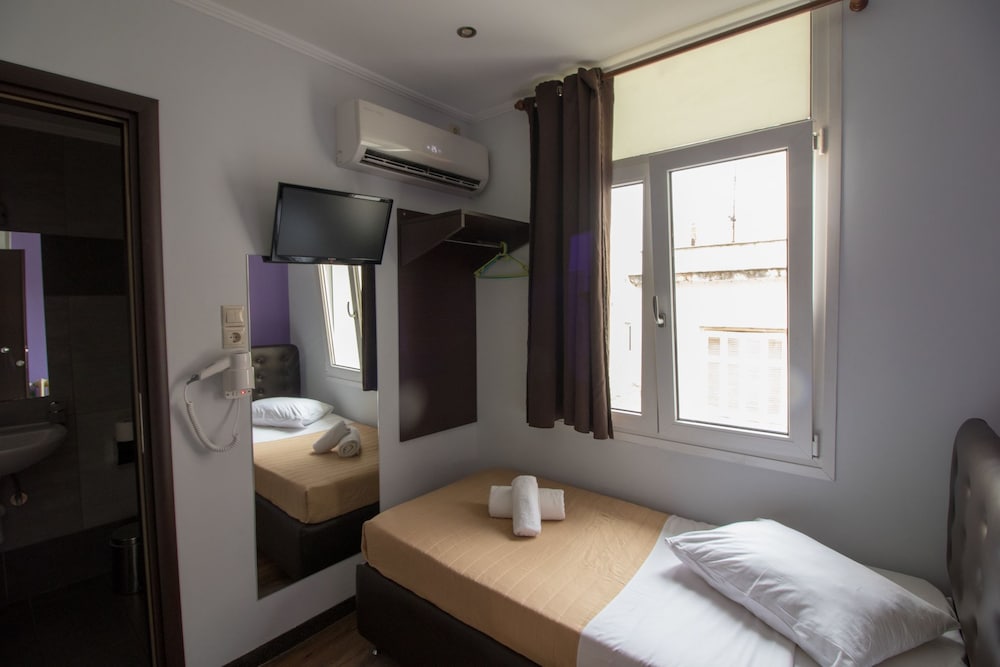 Cosmopolit Athens Hotel 32/42