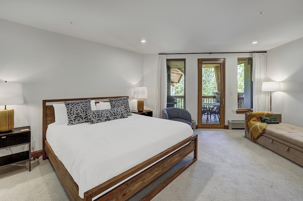 2 Bedrooms, Condo, Plus, King Bed, Queen and Twin Beds, Den