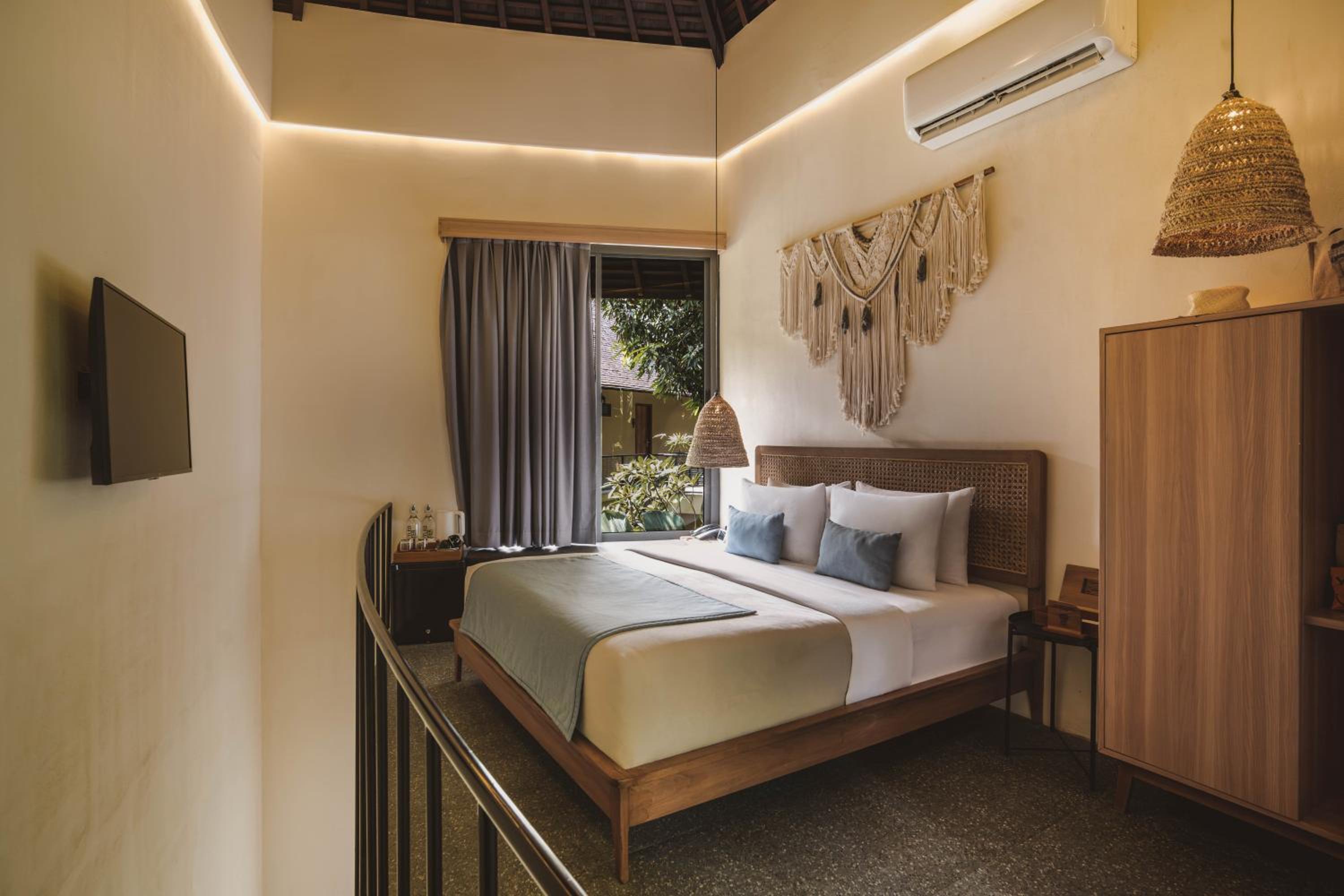 Loft, Suite, King Bed, Garden View, Sofa