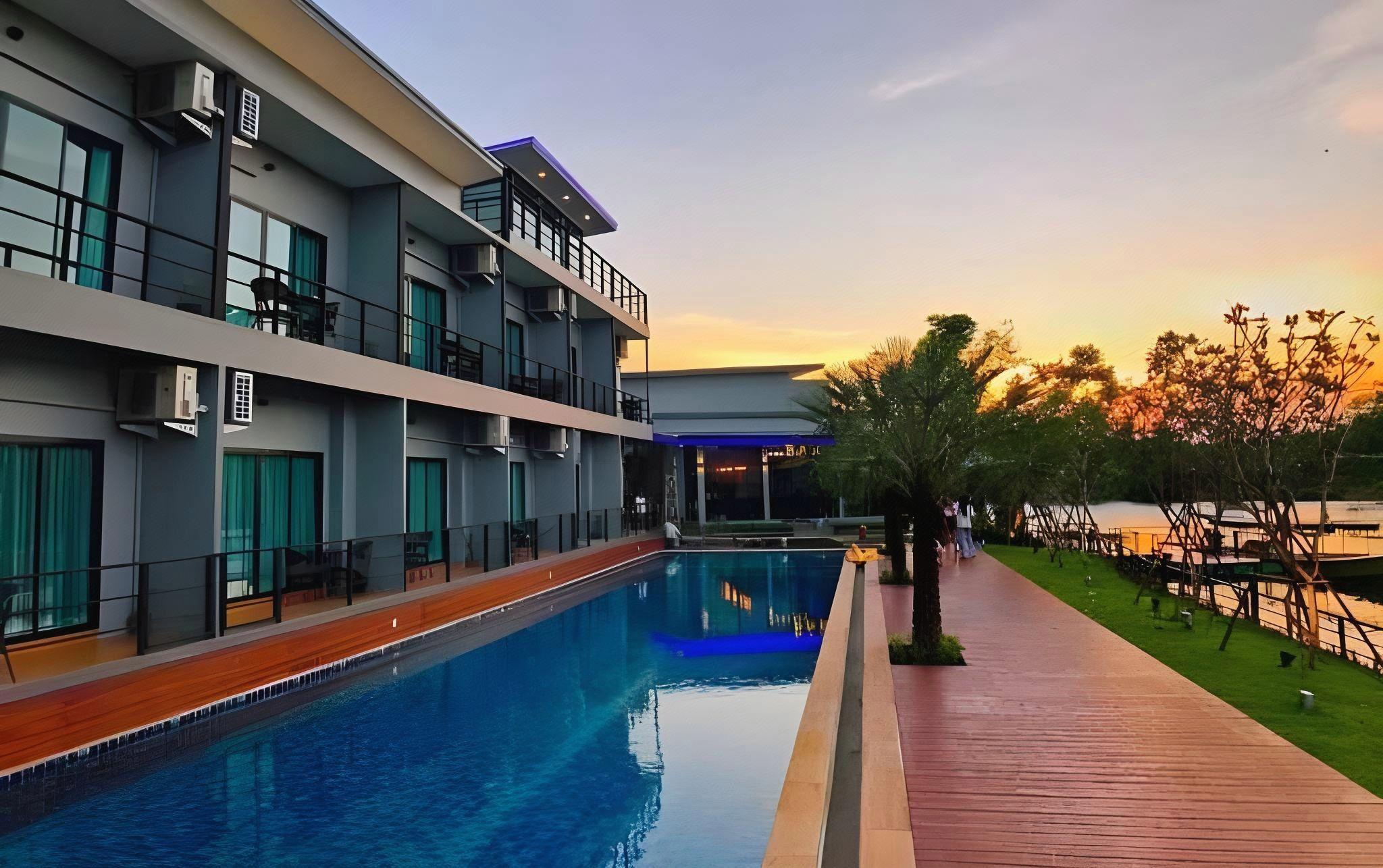 Phuengluang Riverside Hotel Chanthaburi 8/38