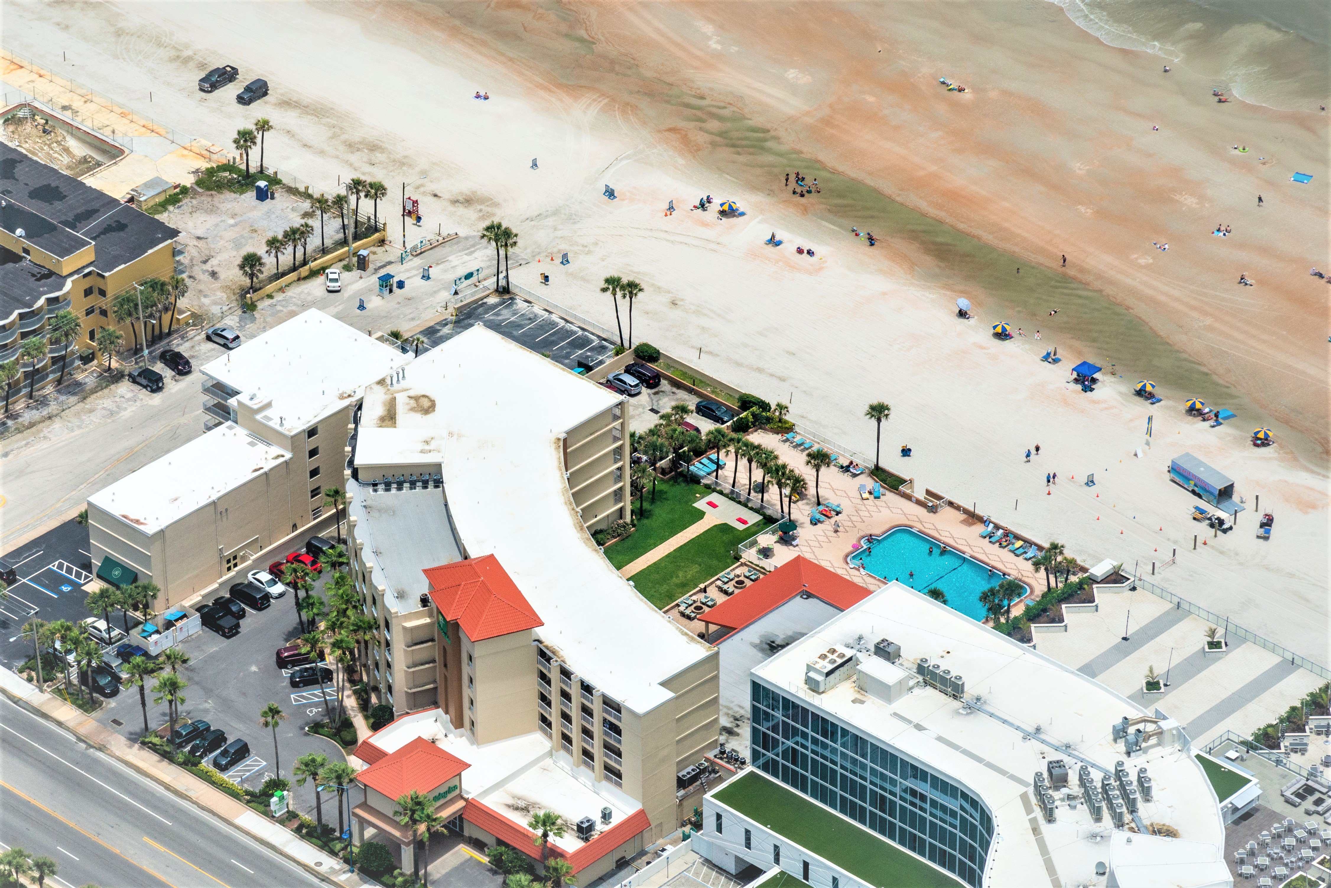 Holiday Inn Hotel And Suites Daytona Beach On the Ocean 3/50