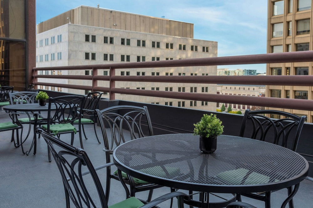 The Capital Suites Hotel 38/60