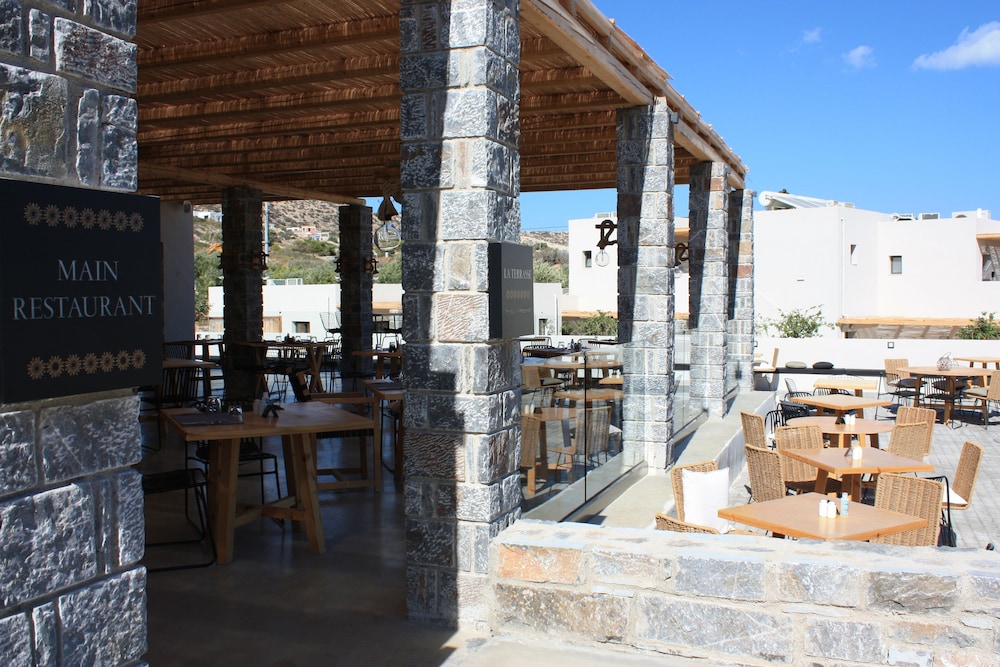 Helios Beach Hotel & Bungalows 32/48