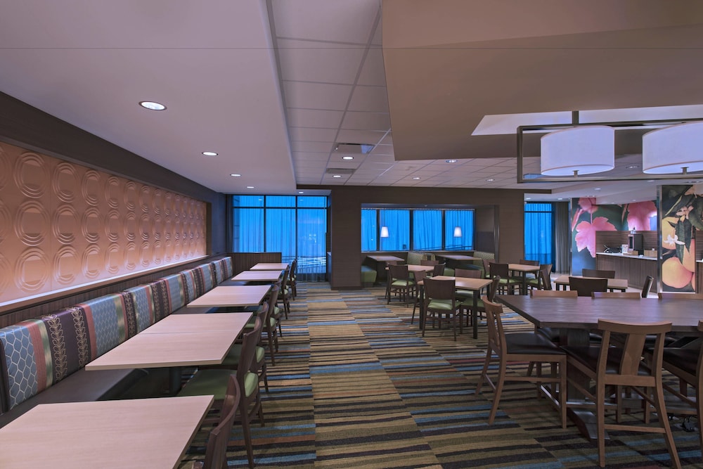 Fairfield Inn Suites La Crosse Downtown 16/16