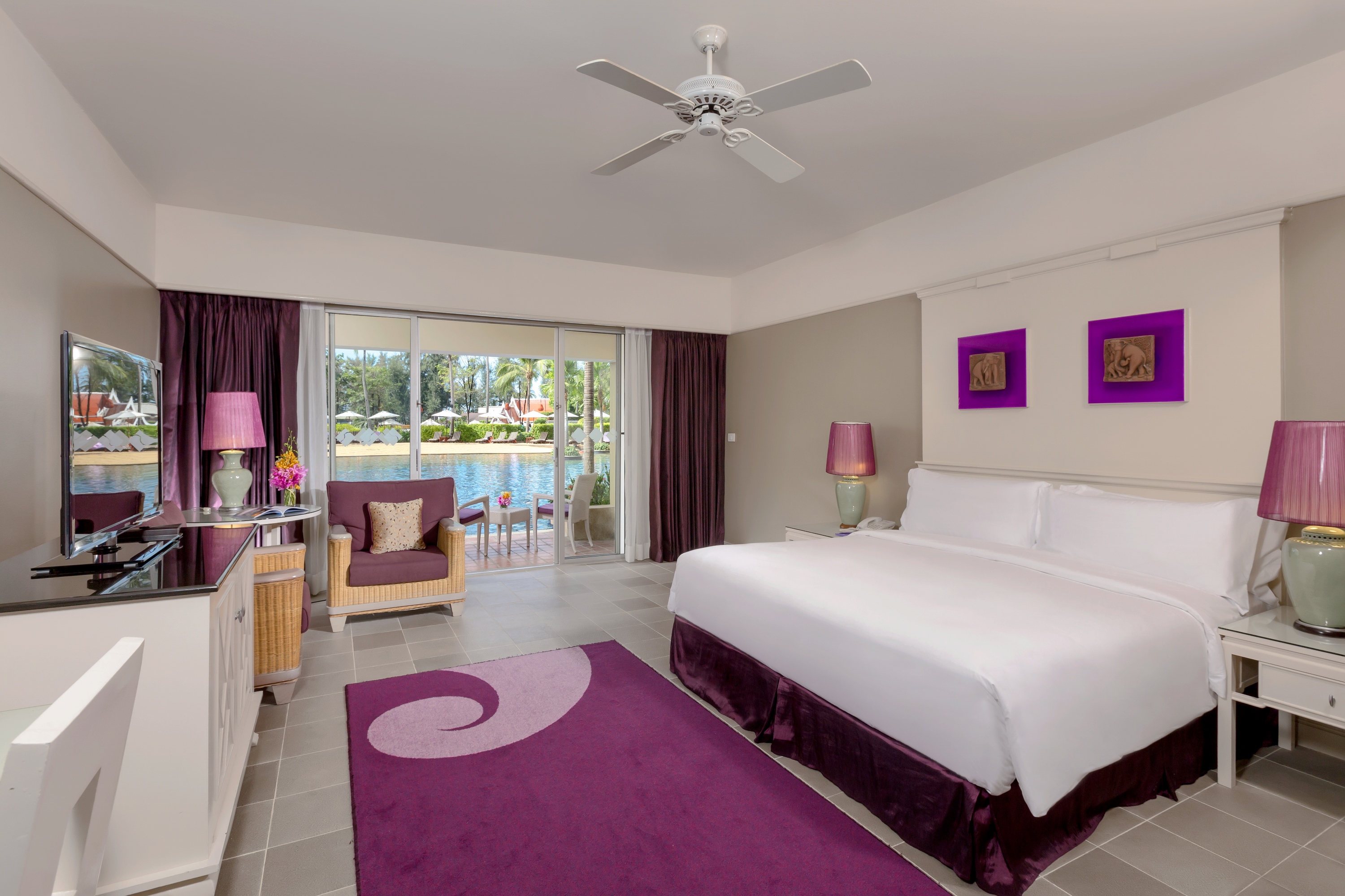 LAGOON, KING BED, BEACH SIDE