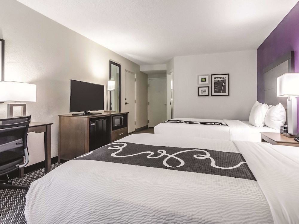 La Quinta Inn & Suites by Wyndham Myrtle Beach - N Kings Hwy 14/42