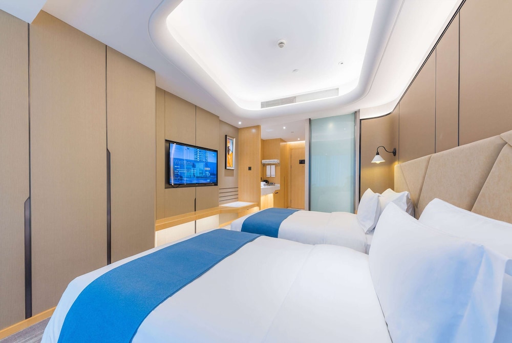 DELUXE, 2 DOUBLE BEDS