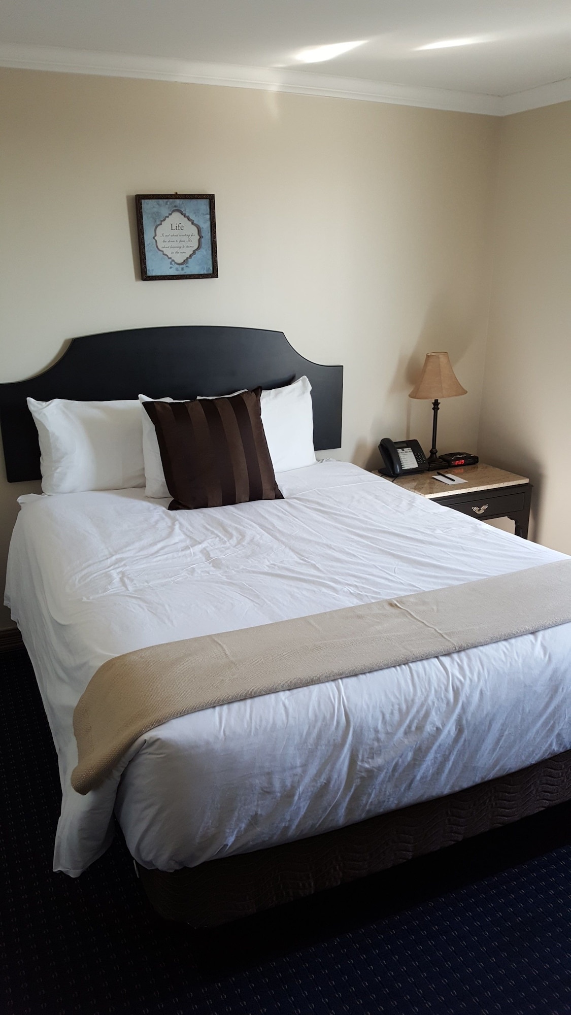 EXECUTIVE, SUITE