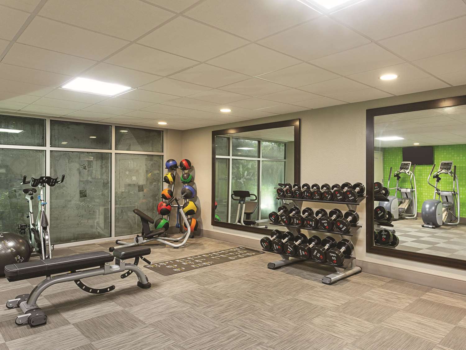 La Quinta Inn & Suites by Wyndham Baltimore BWI Airport 28/52