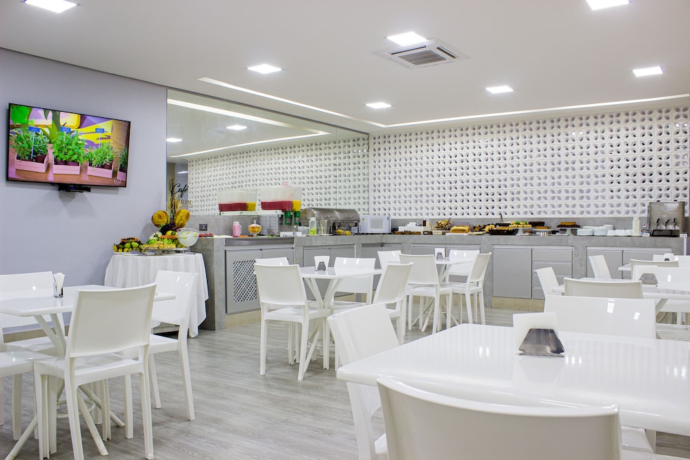 IMPERIAL PLAZA HOTEL 33/37