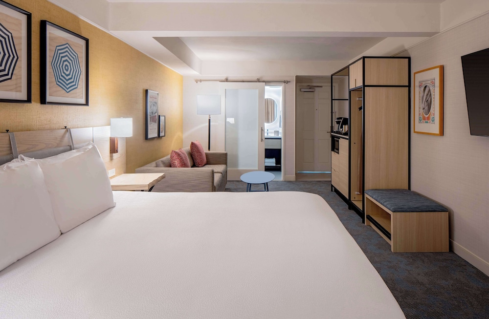 Room, King Bed, Balcony or Patio