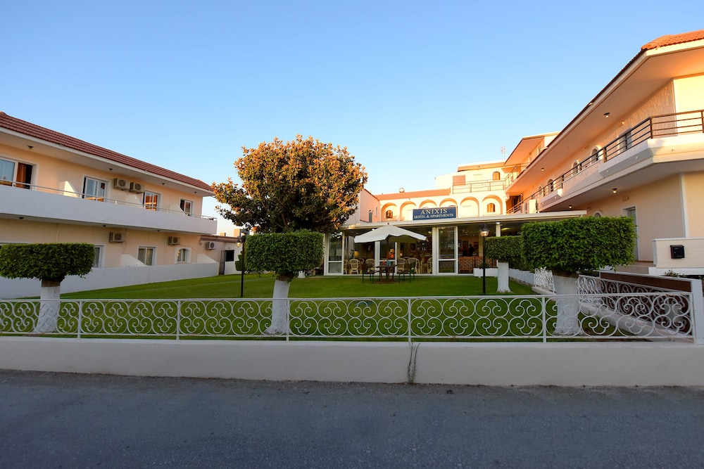 Anixis Hotel 3/52