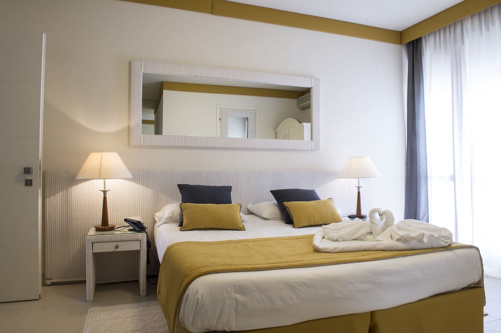 SUPERIOR, DOUBLE BED, SEA VIEW, BALCONY