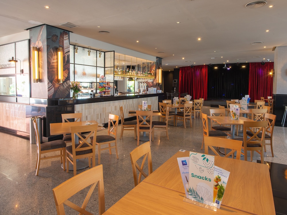 Fuengirola Beach Aparthotel 32/48