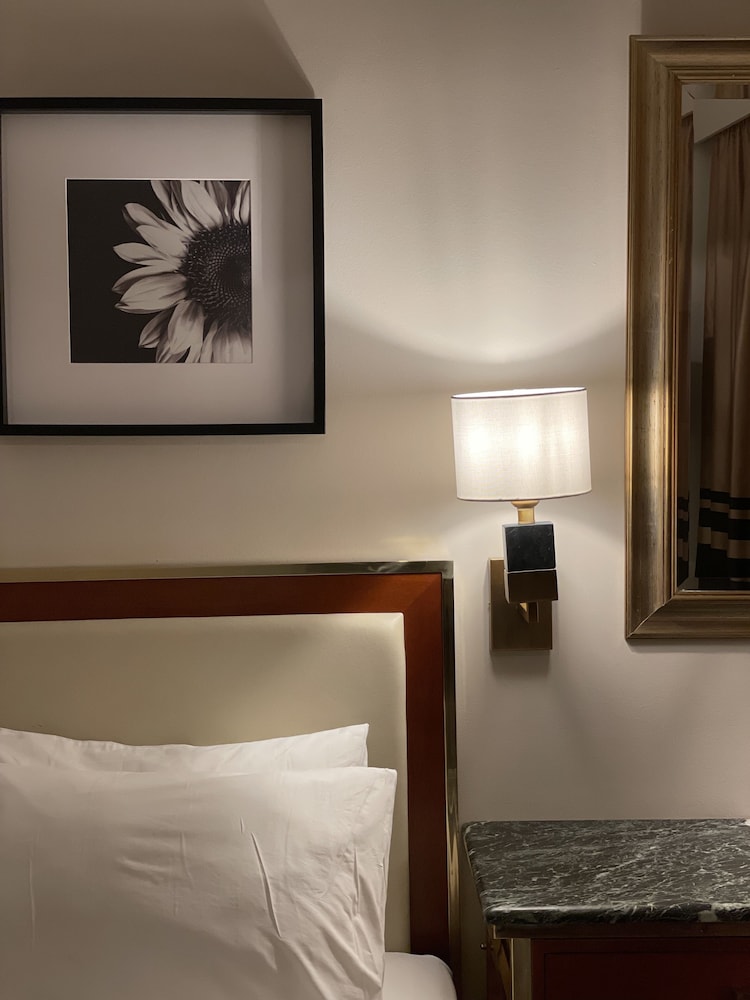 Ilisia Hotel 41/68