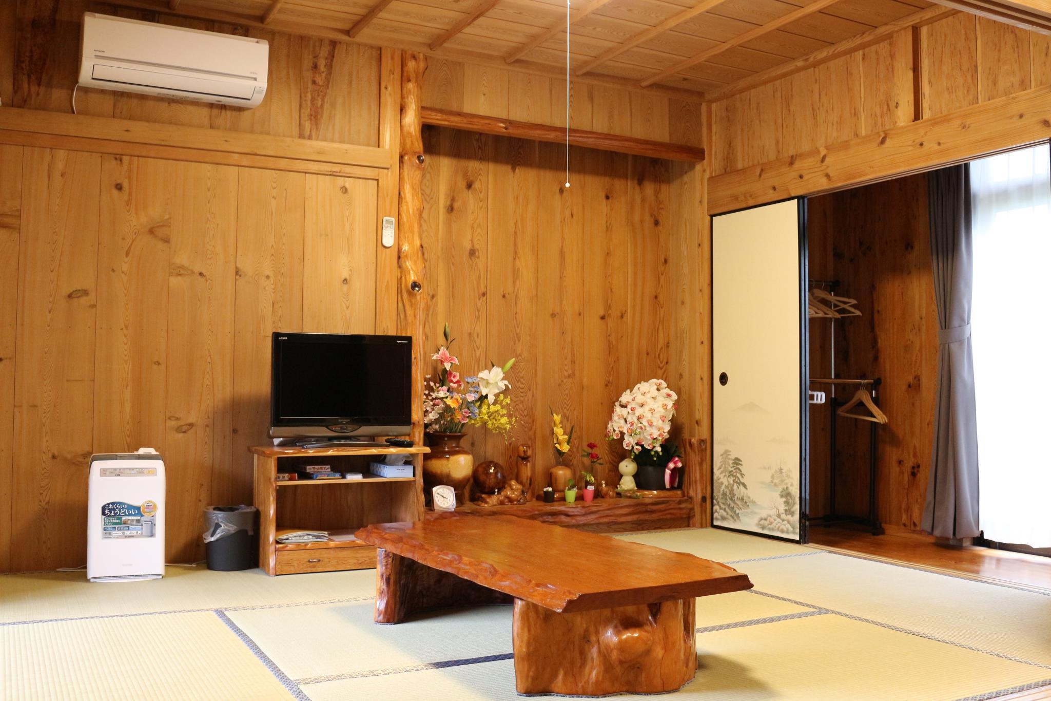 Deluxe, House