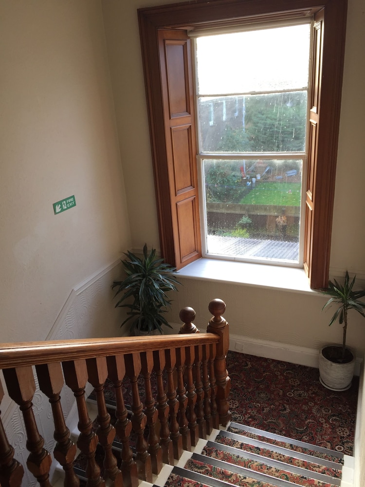 Edinburgh House Hotel 34/50