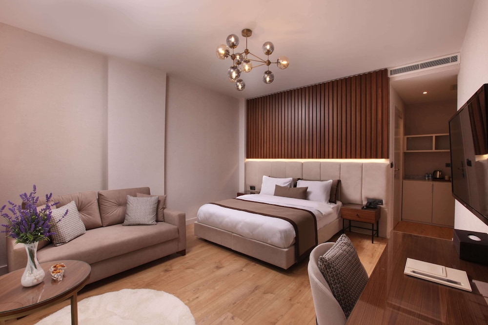 The Pearl Suites 7/29