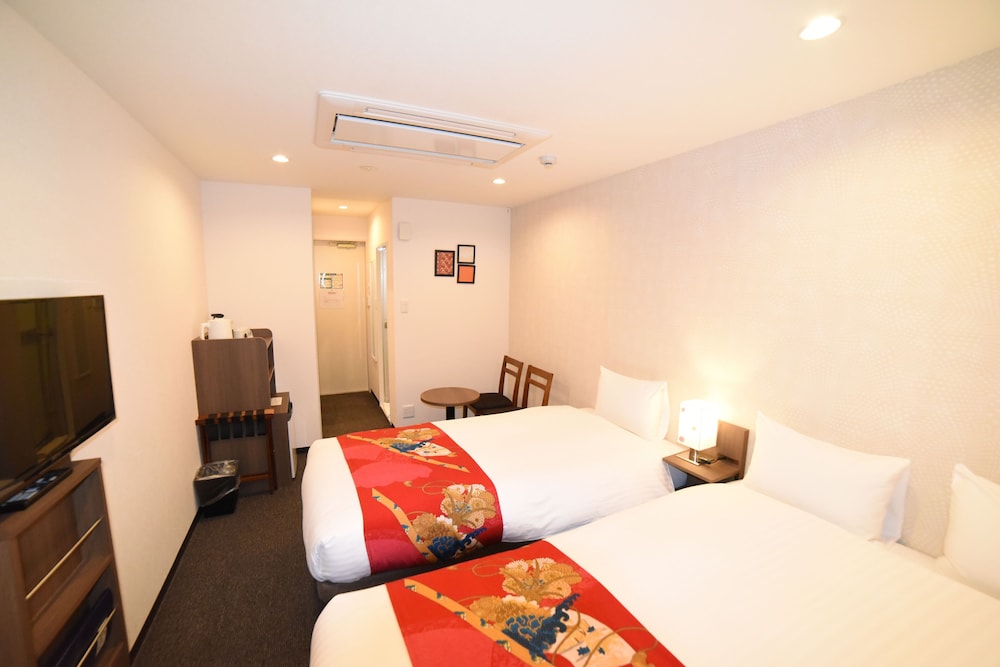 ROOM, TWIN BEDS