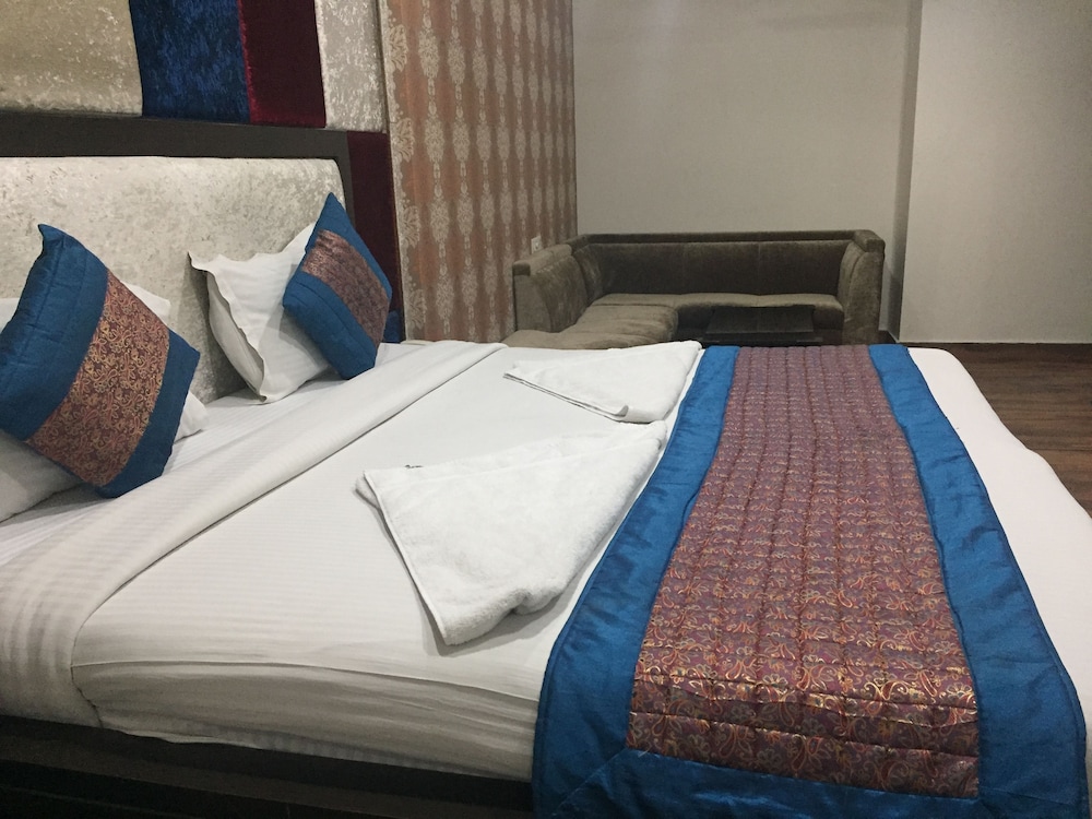 HOTEL APRA INTERNATIONAL 9/34