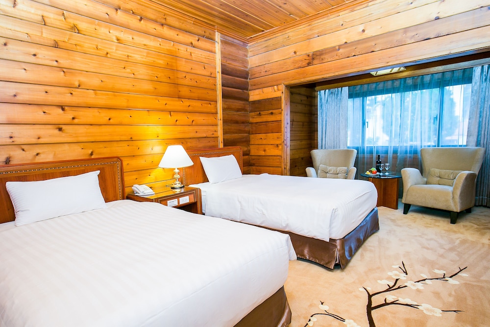DELUXE, TWIN BEDS