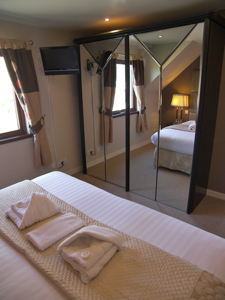 Rosemount Hotel 23/57