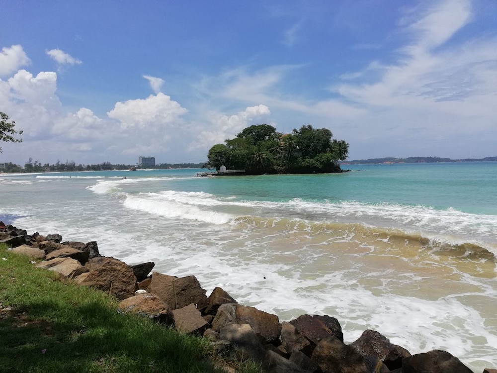 Padmi Villa 13/16