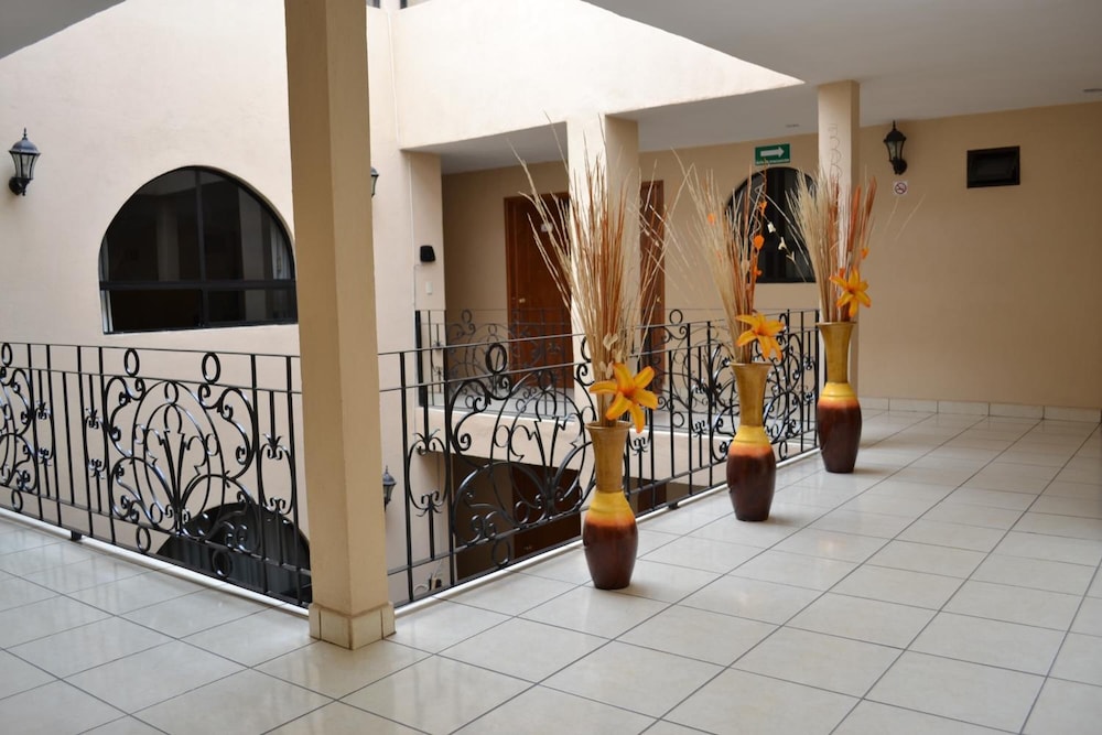 HOTEL CONQUISTADORES 23/35