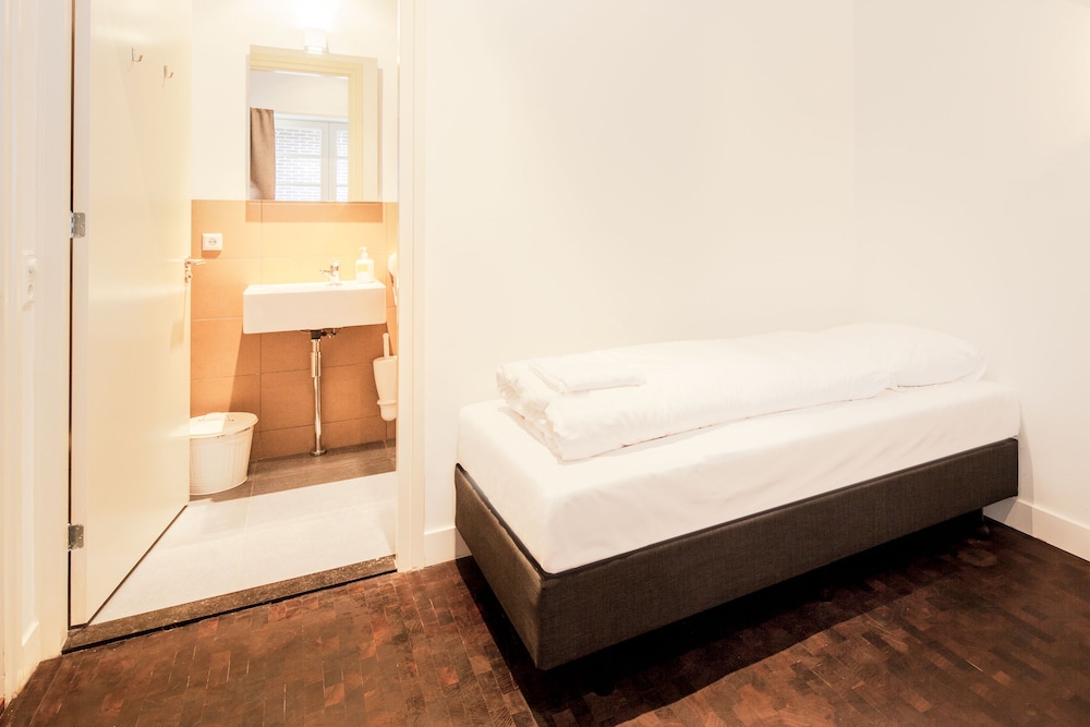 Hotel Not Hotel 26/77