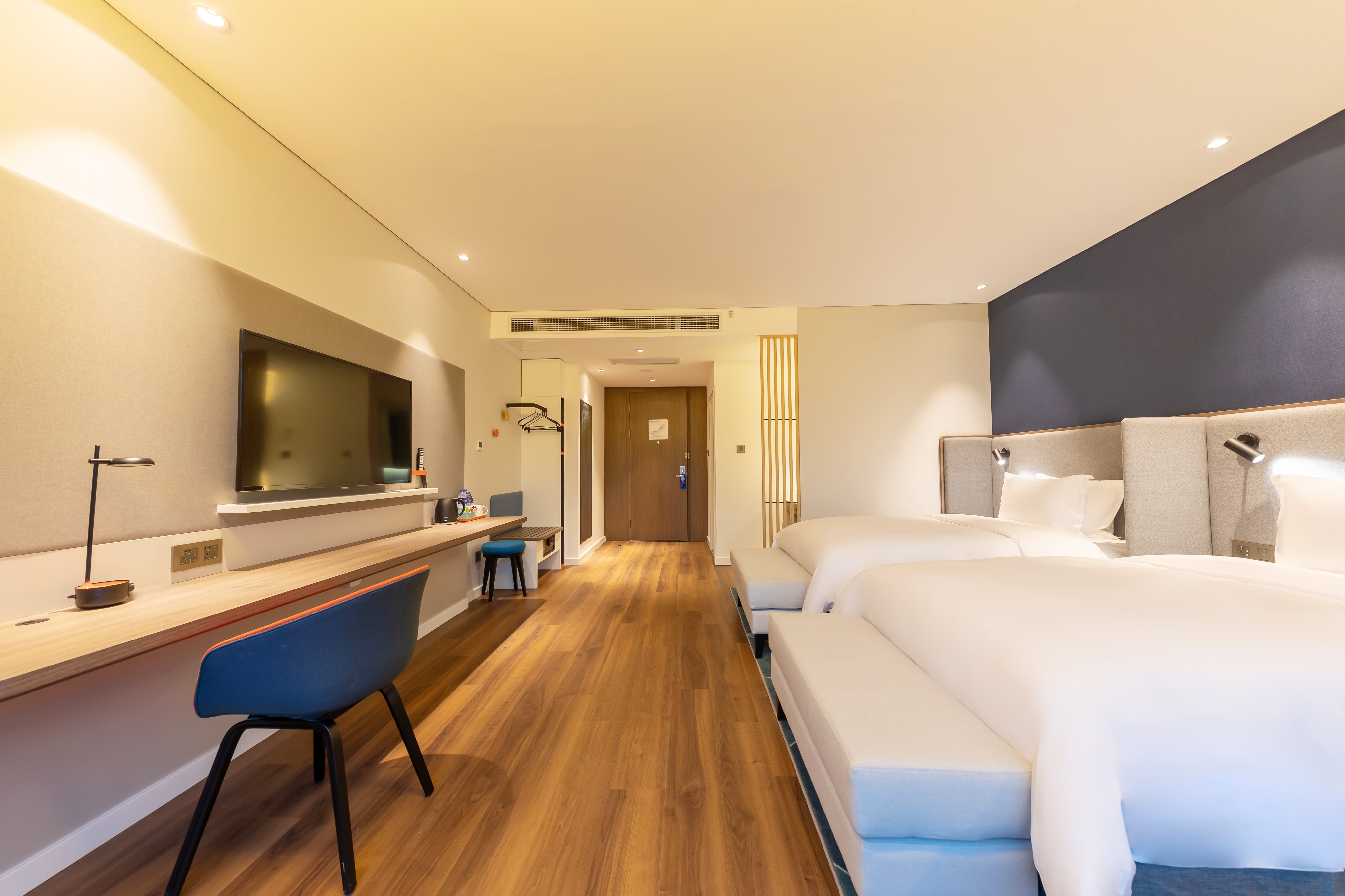 Holiday Inn Express Yichang Riverside 40/81