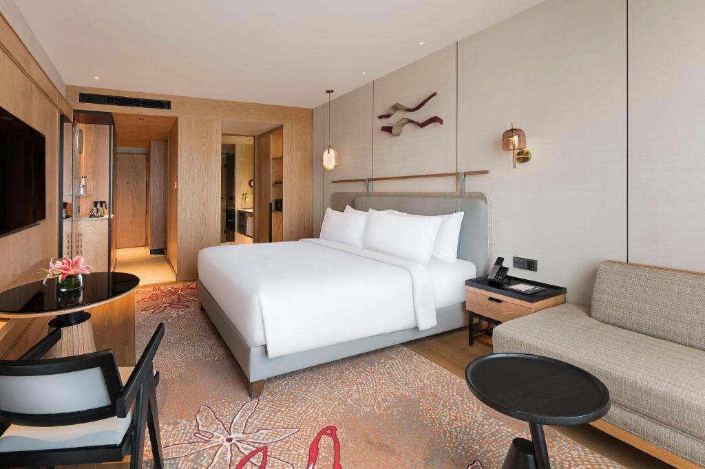 Club, Premium, King Bed