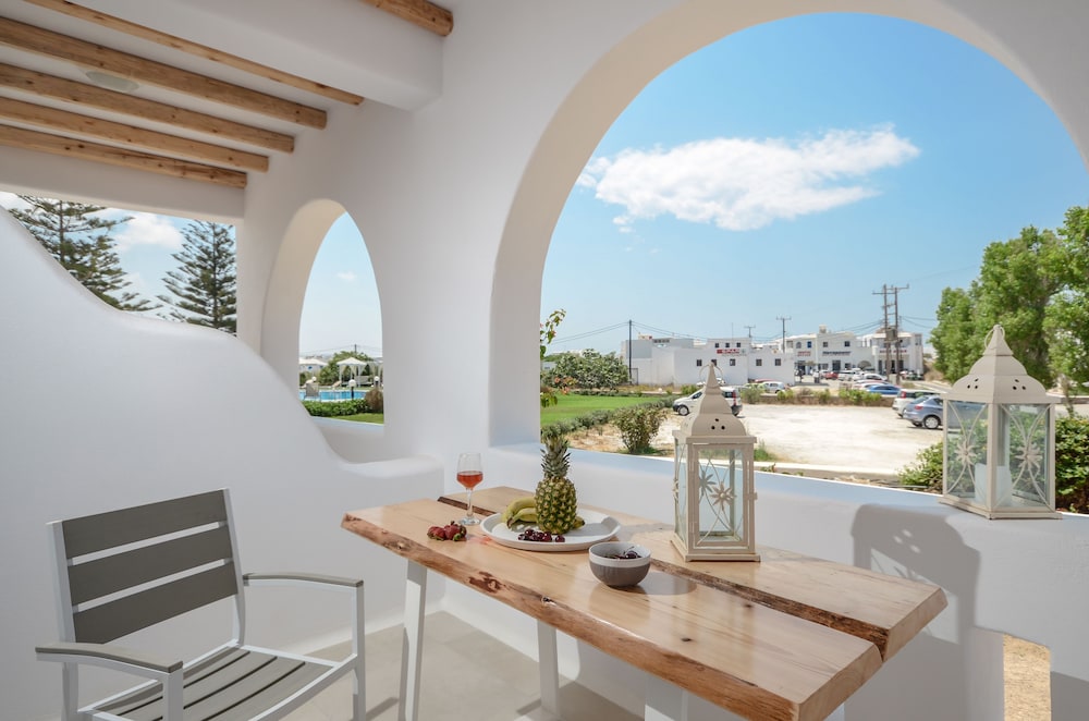 Naxos Nature Suites 28/39